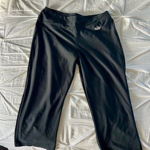 Nike ladies (6-8)  black capri pants